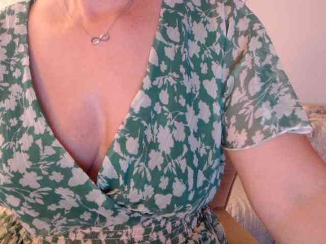 goodSnowQueen webcam