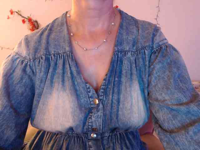 goodSnowQueen webcam