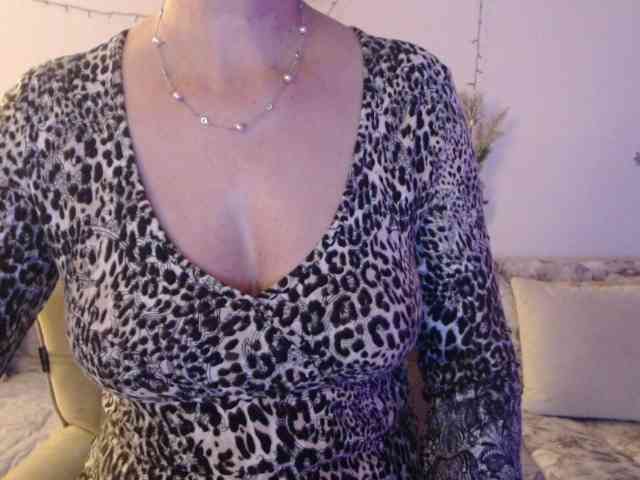 goodSnowQueen webcam