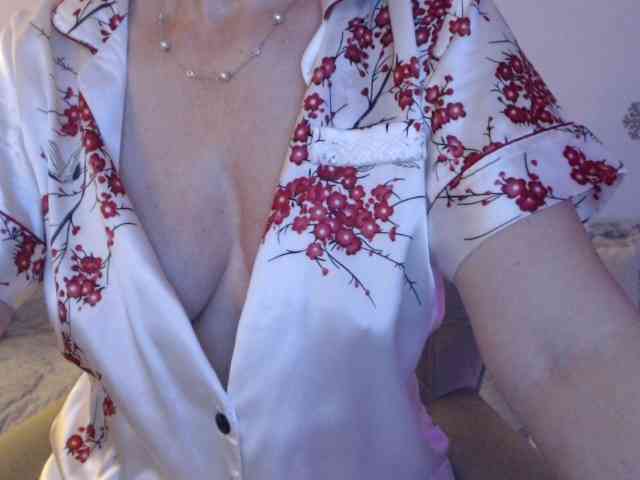 goodSnowQueen webcam