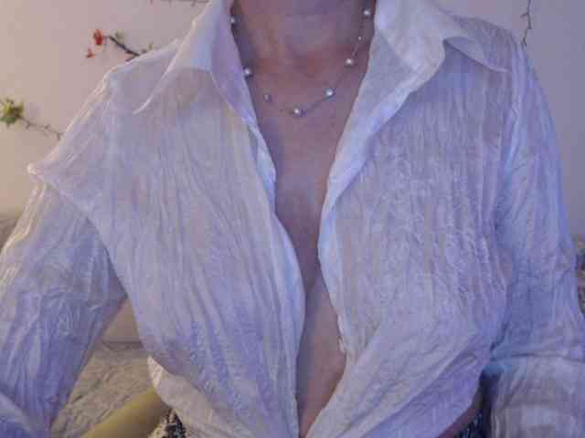 goodSnowQueen webcam