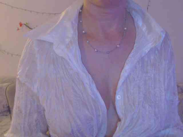 goodSnowQueen webcam