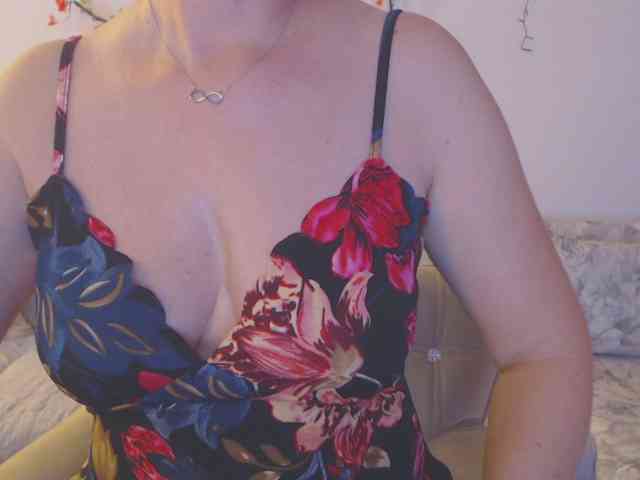 goodSnowQueen webcam