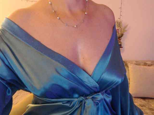 goodSnowQueen webcam