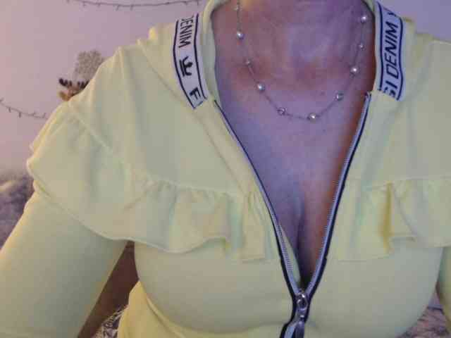 goodSnowQueen webcam