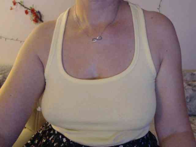 goodSnowQueen webcam