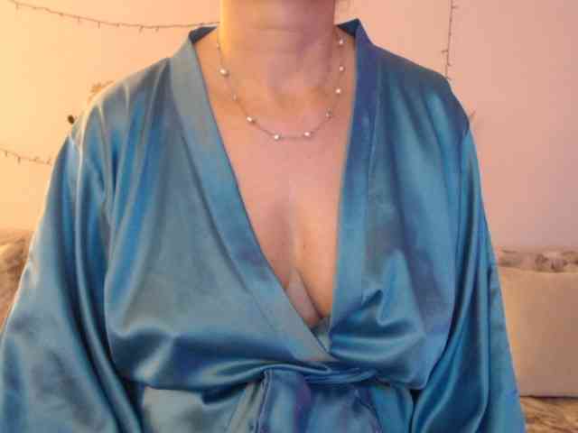 goodSnowQueen webcam