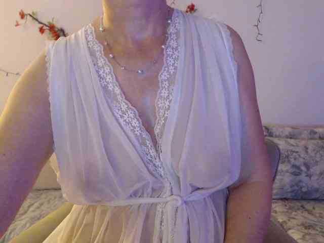 goodSnowQueen webcam