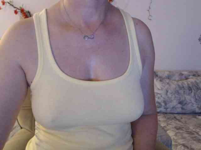 goodSnowQueen webcam