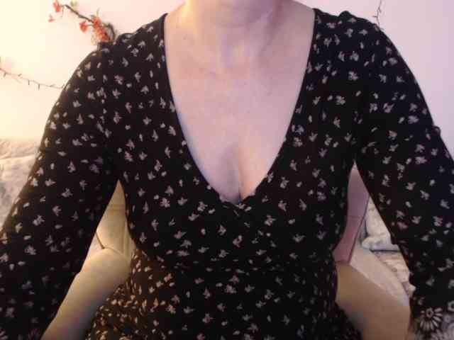 goodSnowQueen webcam