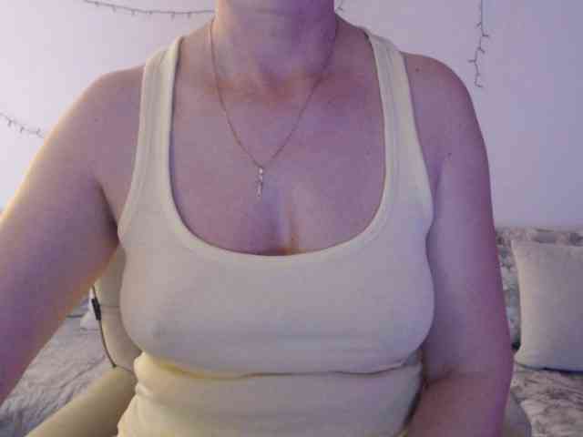 goodSnowQueen webcam