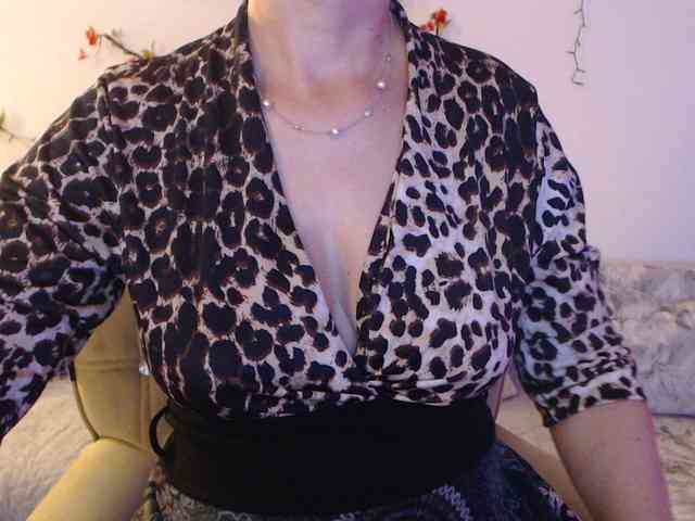 goodSnowQueen webcam