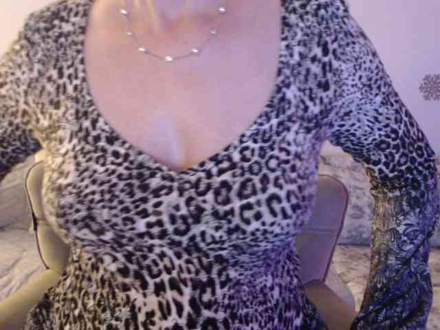 goodSnowQueen webcam