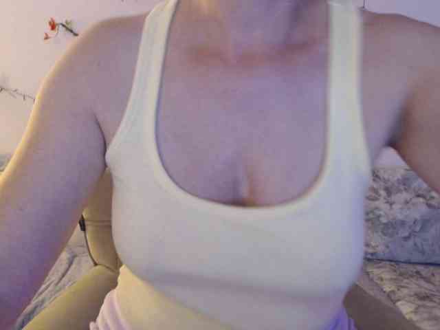 goodSnowQueen webcam