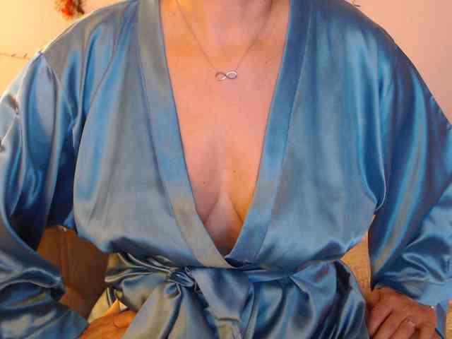 goodSnowQueen webcam