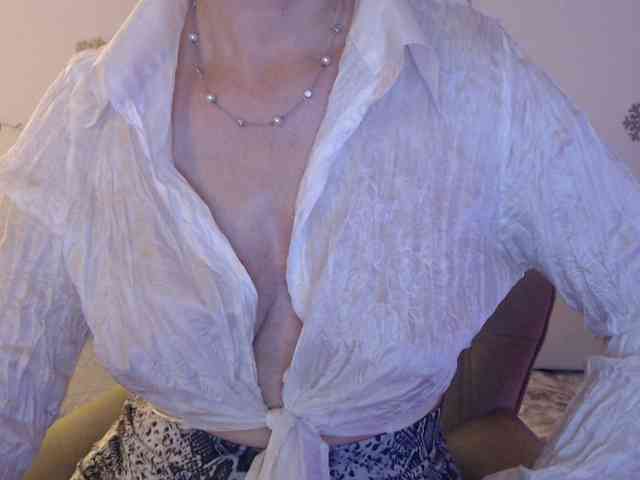 goodSnowQueen webcam