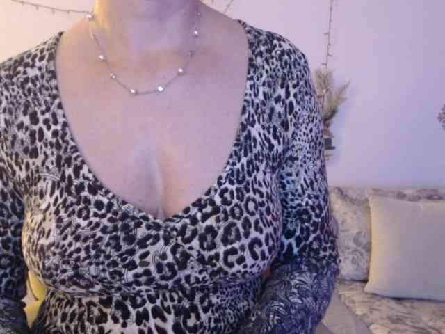 goodSnowQueen webcam