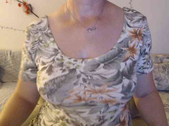 goodSnowQueen webcam