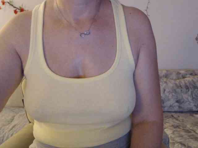 goodSnowQueen webcam