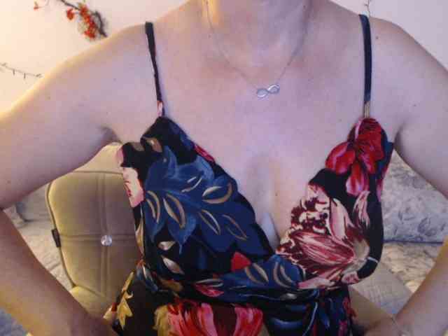 goodSnowQueen webcam