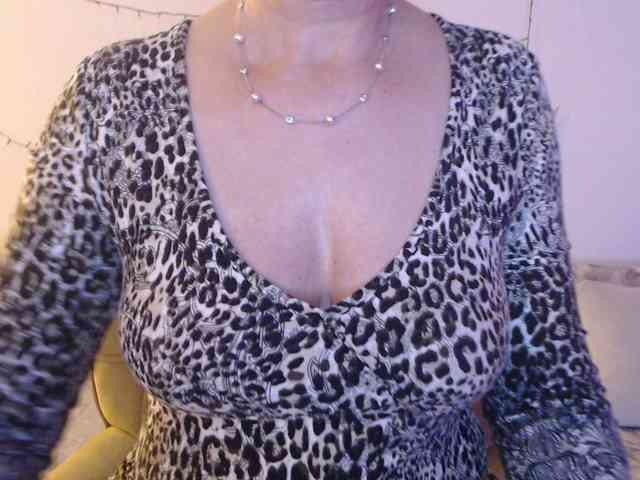 goodSnowQueen webcam