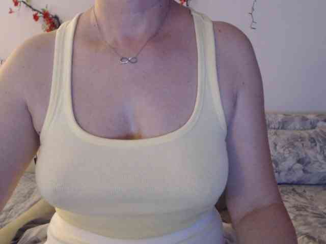 goodSnowQueen webcam