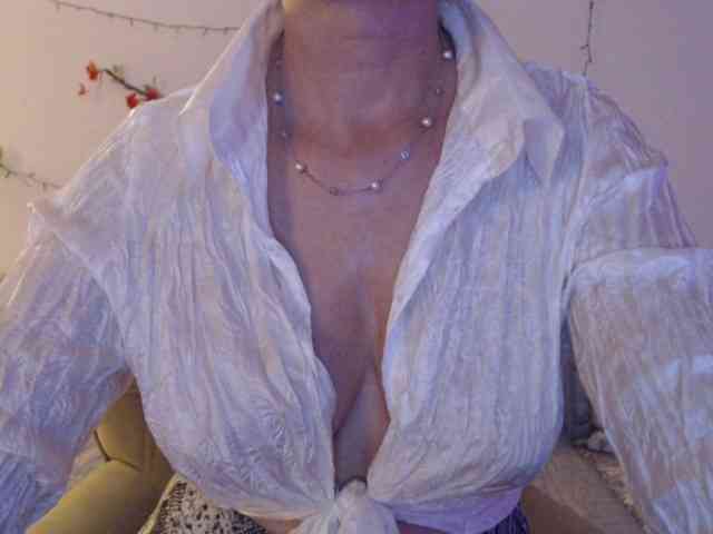 goodSnowQueen webcam
