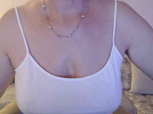 goodSnowQueen webcam