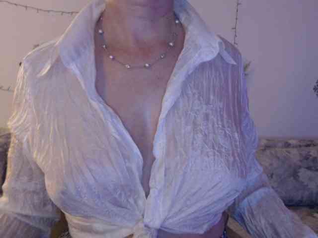 goodSnowQueen webcam