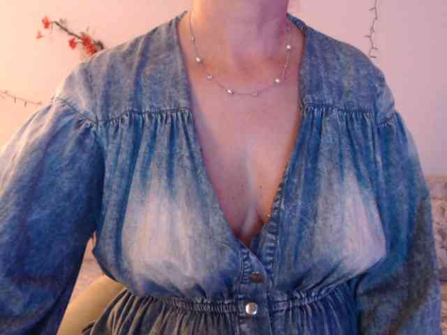 goodSnowQueen webcam