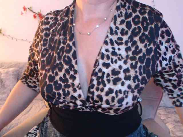 goodSnowQueen webcam