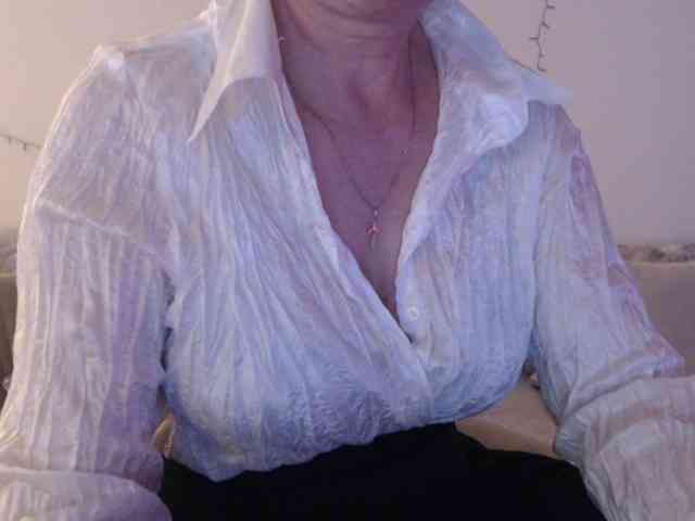 goodSnowQueen webcam