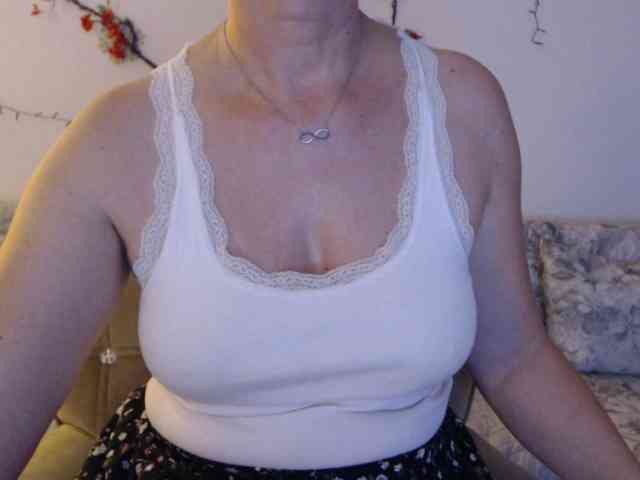 goodSnowQueen webcam