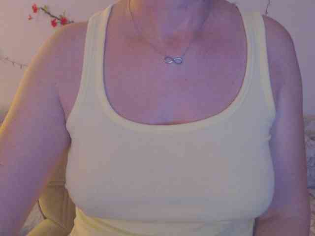 goodSnowQueen webcam