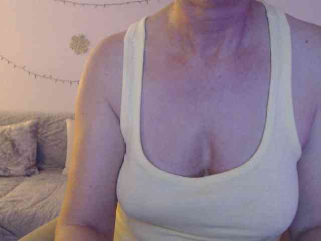 goodSnowQueen webcam