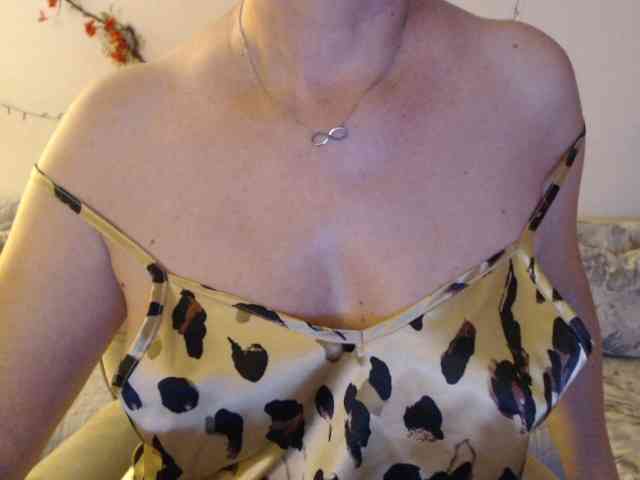 goodSnowQueen webcam