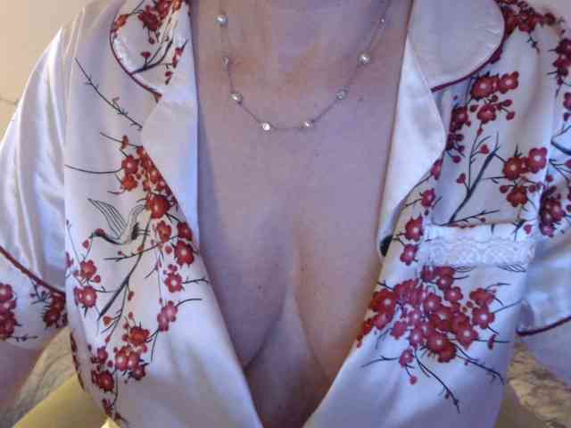 goodSnowQueen webcam