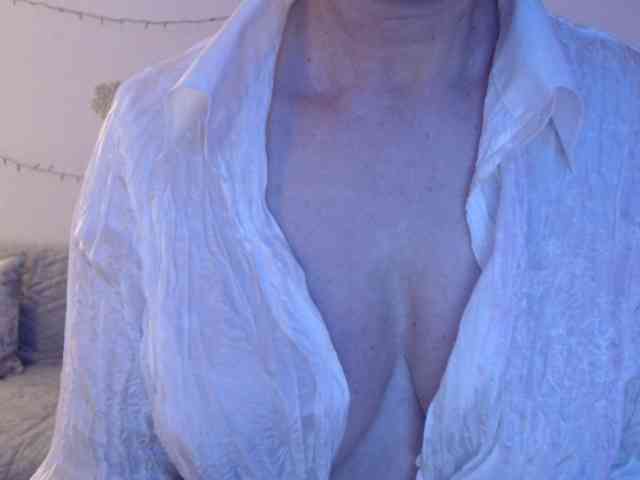 goodSnowQueen webcam