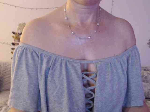 goodSnowQueen webcam