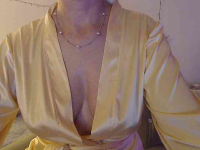 goodSnowQueen webcam