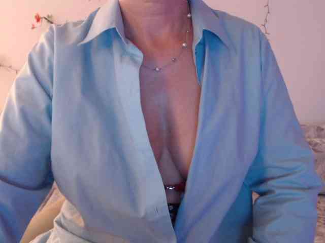 goodSnowQueen webcam
