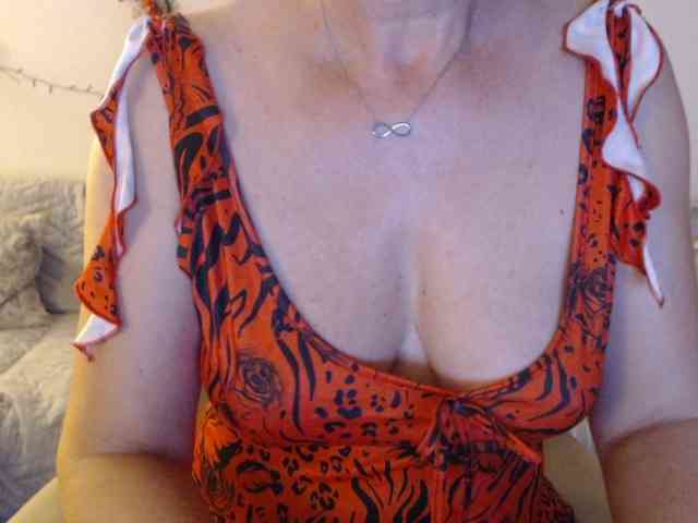 goodSnowQueen webcam