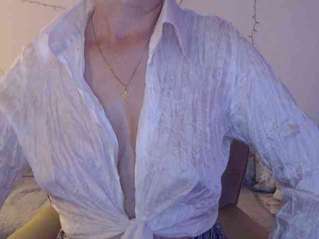 goodSnowQueen Live Webcam on BongaCams