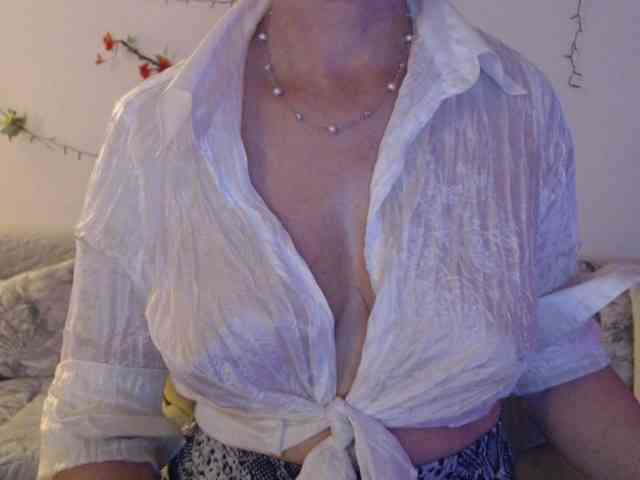 goodSnowQueen webcam