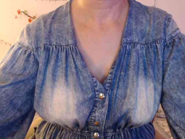 goodSnowQueen webcam