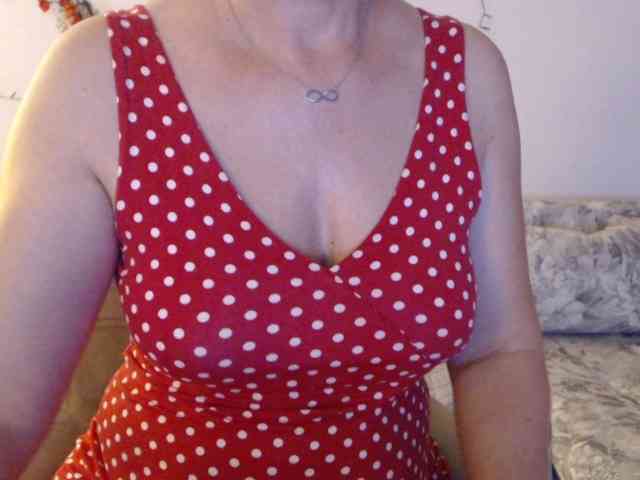goodSnowQueen webcam