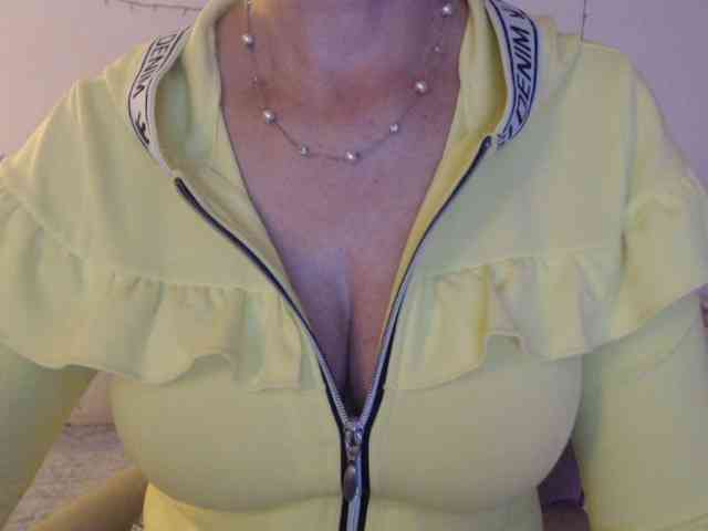 goodSnowQueen webcam