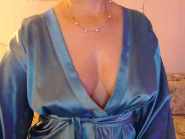 goodSnowQueen webcam