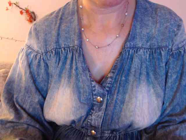 goodSnowQueen webcam