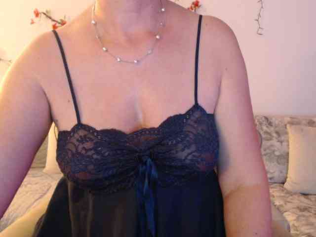 goodSnowQueen webcam